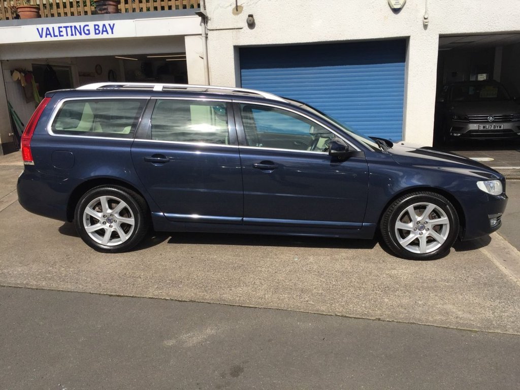 USED 2014 14 VOLVO V70 2.4 D5 SE LUX 5d 212 BHP DRIVERS SUPPORT PACK / WINTER PACK