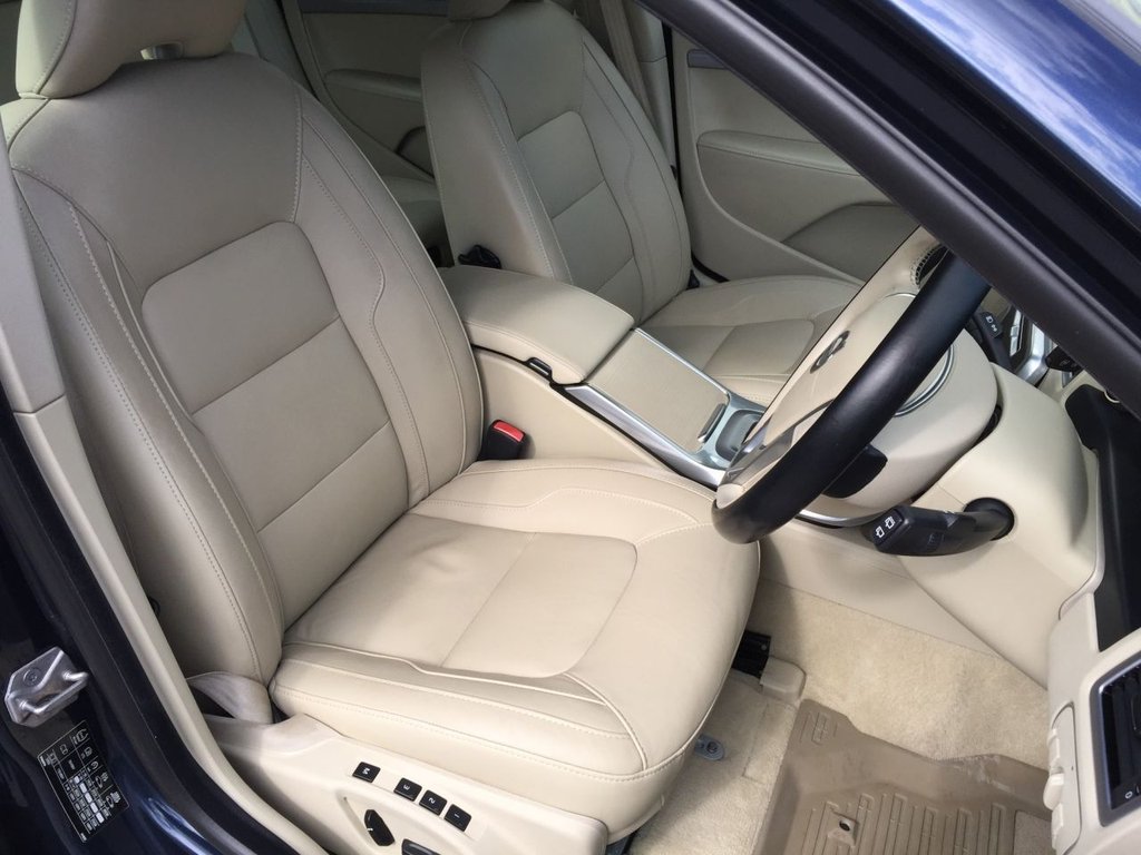 USED 2014 14 VOLVO V70 2.4 D5 SE LUX 5d 212 BHP DRIVERS SUPPORT PACK / WINTER PACK