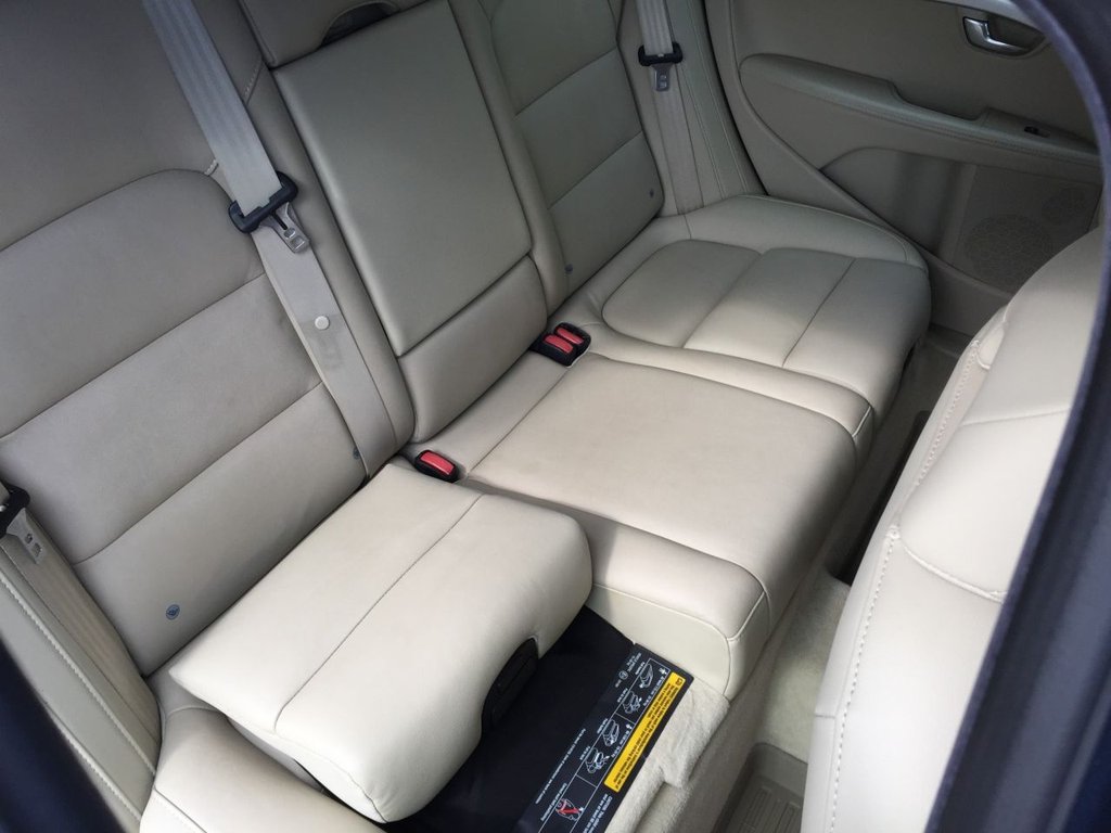 USED 2014 14 VOLVO V70 2.4 D5 SE LUX 5d 212 BHP DRIVERS SUPPORT PACK / WINTER PACK