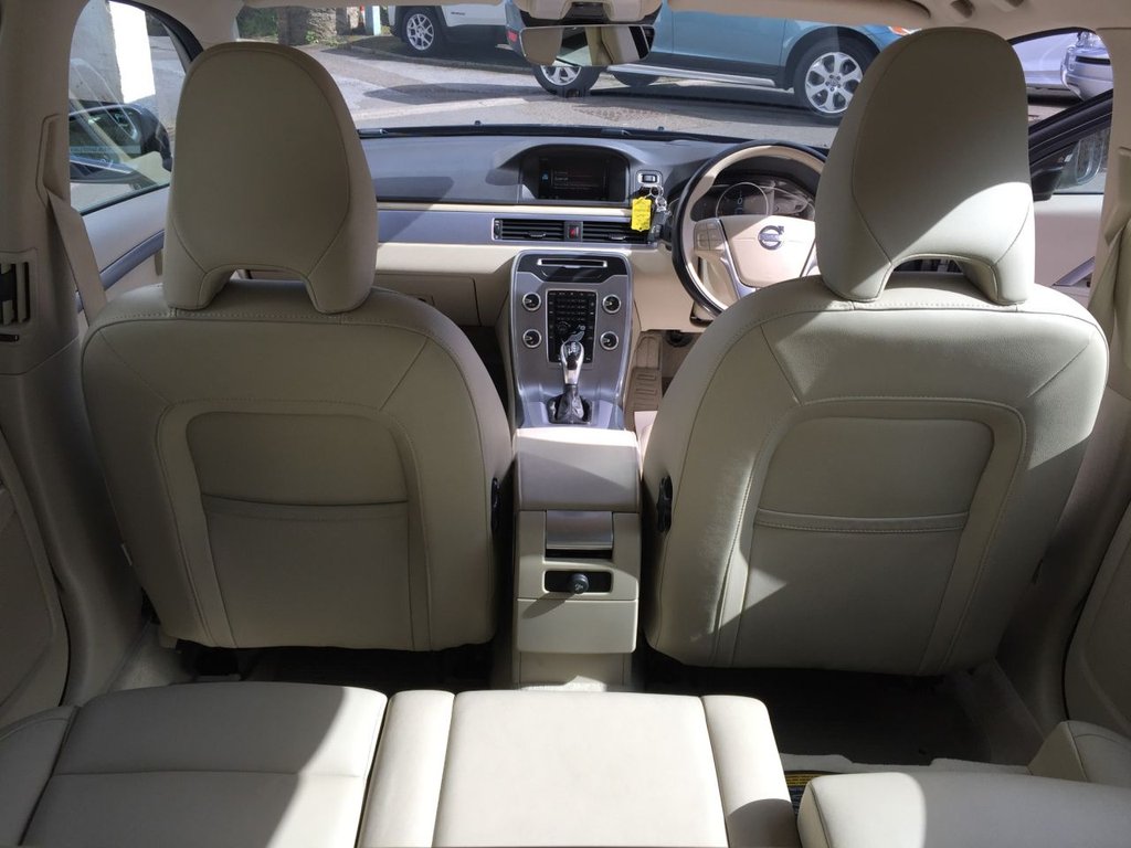 USED 2014 14 VOLVO V70 2.4 D5 SE LUX 5d 212 BHP DRIVERS SUPPORT PACK / WINTER PACK
