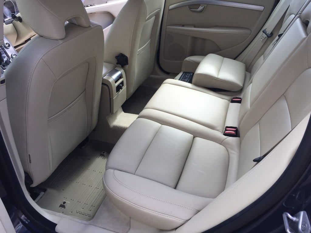 USED 2014 14 VOLVO V70 2.4 D5 SE LUX 5d 212 BHP DRIVERS SUPPORT PACK / WINTER PACK