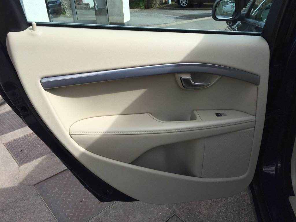 USED 2014 14 VOLVO V70 2.4 D5 SE LUX 5d 212 BHP DRIVERS SUPPORT PACK / WINTER PACK