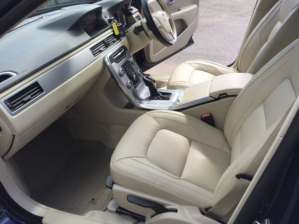 USED 2014 14 VOLVO V70 2.4 D5 SE LUX 5d 212 BHP DRIVERS SUPPORT PACK / WINTER PACK