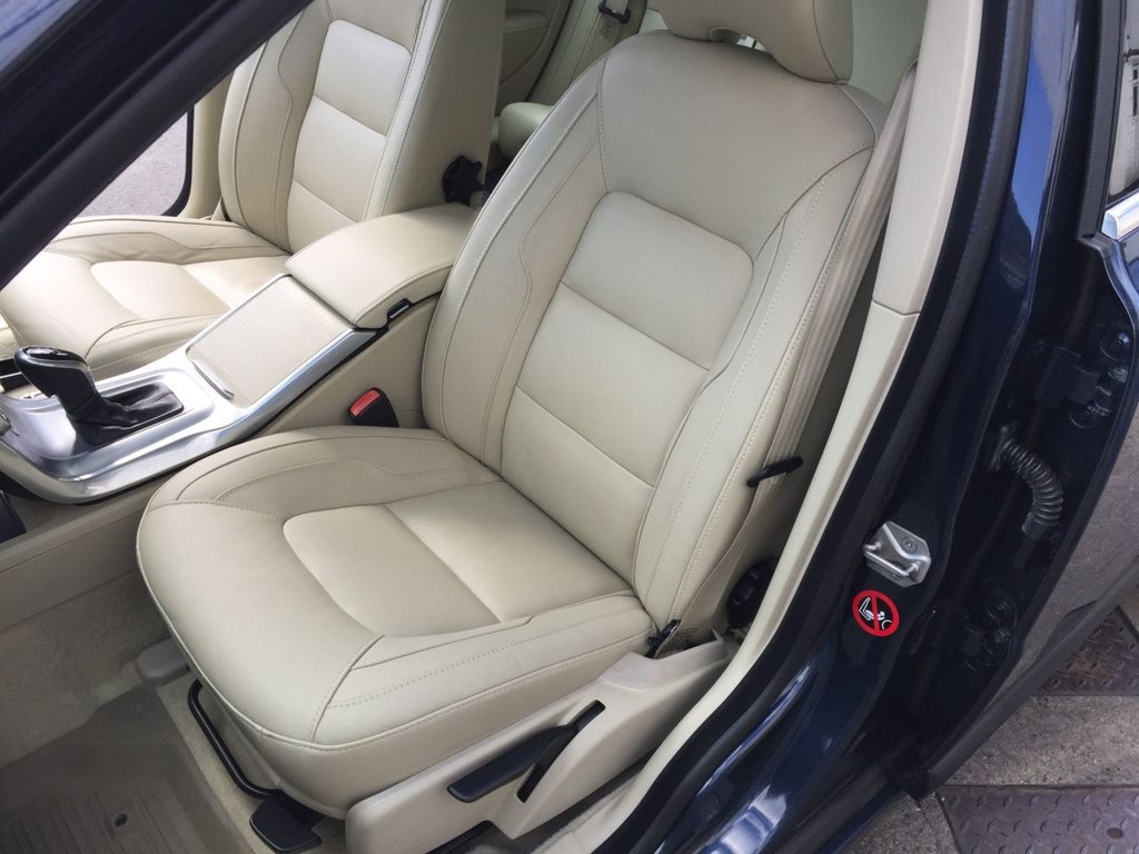 USED 2014 14 VOLVO V70 2.4 D5 SE LUX 5d 212 BHP DRIVERS SUPPORT PACK / WINTER PACK