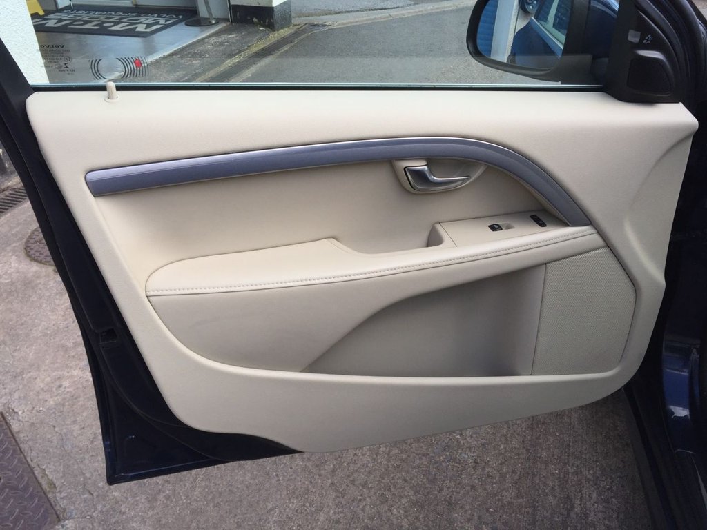USED 2014 14 VOLVO V70 2.4 D5 SE LUX 5d 212 BHP DRIVERS SUPPORT PACK / WINTER PACK