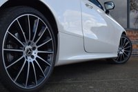 USED 2019 68 MERCEDES-BENZ E-CLASS 2.0 E 300 AMG LINE PREMIUM PLUS 2d 241 BHP DIAMOND WHITE / PREMIUM PLUS!!