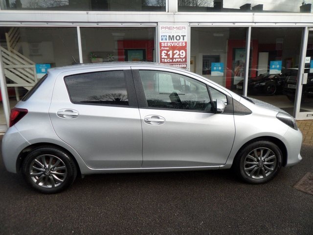 2016 TOYOTA YARIS - Photo 2