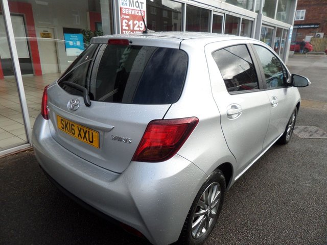 2016 TOYOTA YARIS - Photo 3