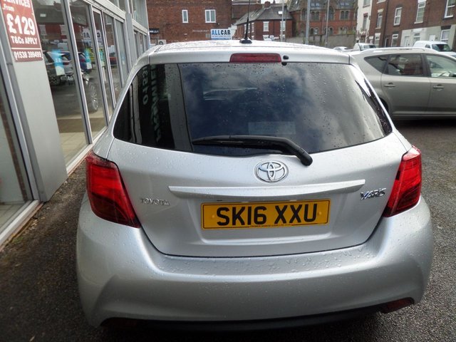 2016 TOYOTA YARIS - Photo 4