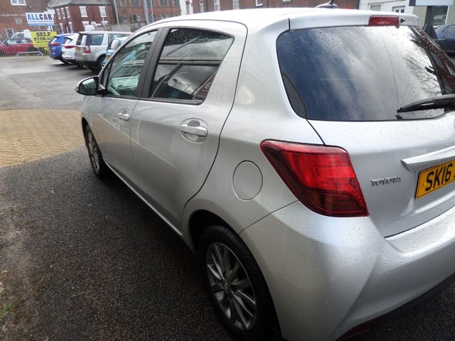 2016 TOYOTA YARIS - Photo 5