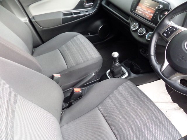 2016 TOYOTA YARIS - Photo 11