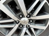 USED 2018 68 TOYOTA HI-LUX 2.4 INVINCIBLE 4WD D-4D DCB 4d 147 BHP 