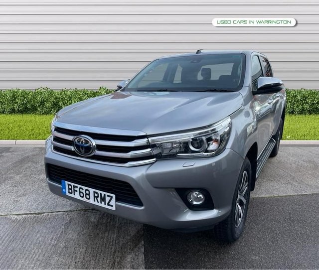View our Toyota HI-Lux 2.4 INVINCIBLE 4WD D-4D DCB 4d 147 BHP