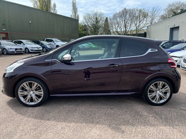 View our PEUGEOT 208