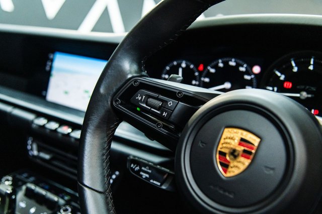2022 PORSCHE 911 - Photo 3
