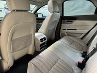 USED 2016 16 JAGUAR XF 2.0 PORTFOLIO 4d AUTO 177 BHP &pound;6,000 UPGRADES+PAN ROOF+19"s