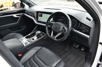 USED 2021 03 VOLKSWAGEN TOUAREG 3.0 V6 BLACK EDITION TDI 5d 228 BHP HEADS UP / DYNAUDIO / 1 OWNER