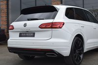 USED 2021 03 VOLKSWAGEN TOUAREG 3.0 V6 BLACK EDITION TDI 5d 228 BHP HEADS UP / DYNAUDIO / 1 OWNER