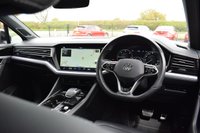 USED 2021 03 VOLKSWAGEN TOUAREG 3.0 V6 BLACK EDITION TDI 5d 228 BHP HEADS UP / DYNAUDIO / 1 OWNER