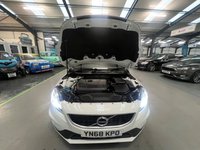 USED 2018 68 VOLVO V40 2.0L T2 R-DESIGN NAV PLUS 5d 121 BHP 1 Previous Owner, Nav, Camera