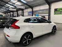 USED 2018 68 VOLVO V40 2.0L T2 R-DESIGN NAV PLUS 5d 121 BHP 1 Previous Owner, Nav, Camera