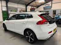 USED 2018 68 VOLVO V40 2.0L T2 R-DESIGN NAV PLUS 5d 121 BHP 1 Previous Owner, Nav, Camera