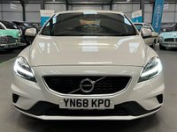 USED 2018 68 VOLVO V40 2.0L T2 R-DESIGN NAV PLUS 5d 121 BHP 1 Previous Owner, Nav, Camera