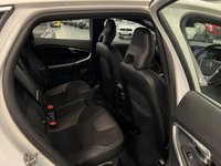 USED 2018 68 VOLVO V40 2.0L T2 R-DESIGN NAV PLUS 5d 121 BHP 1 Previous Owner, Nav, Camera