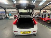 USED 2018 68 VOLVO V40 2.0L T2 R-DESIGN NAV PLUS 5d 121 BHP 1 Previous Owner, Nav, Camera
