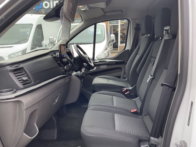 2020 Ford Tourneo Custom 2L 320 Zetec Lecoblue 4dr - Photo 11