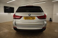 USED 2016 65 BMW X5 2.0 XDRIVE40E SE 5d 242 BHP IN FABULOUS GLACIER SILVER WITH BLACK DAKOTA LEATHER INTERIOR WITH FACTORY EXTRAS OF PANORAMIC SUNROOF, SUN PROTECTION GLAZING, REVERSING ASSIST CAMERA & SURROUND VIEW