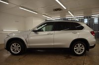 USED 2016 65 BMW X5 2.0 XDRIVE40E SE 5d 242 BHP IN FABULOUS GLACIER SILVER WITH BLACK DAKOTA LEATHER INTERIOR WITH FACTORY EXTRAS OF PANORAMIC SUNROOF, SUN PROTECTION GLAZING, REVERSING ASSIST CAMERA & SURROUND VIEW