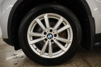 USED 2016 65 BMW X5 2.0 XDRIVE40E SE 5d 242 BHP IN FABULOUS GLACIER SILVER WITH BLACK DAKOTA LEATHER INTERIOR WITH FACTORY EXTRAS OF PANORAMIC SUNROOF, SUN PROTECTION GLAZING, REVERSING ASSIST CAMERA & SURROUND VIEW
