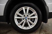 USED 2016 65 BMW X5 2.0 XDRIVE40E SE 5d 242 BHP IN FABULOUS GLACIER SILVER WITH BLACK DAKOTA LEATHER INTERIOR WITH FACTORY EXTRAS OF PANORAMIC SUNROOF, SUN PROTECTION GLAZING, REVERSING ASSIST CAMERA & SURROUND VIEW
