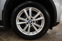 USED 2016 65 BMW X5 2.0 XDRIVE40E SE 5d 242 BHP IN FABULOUS GLACIER SILVER WITH BLACK DAKOTA LEATHER INTERIOR WITH FACTORY EXTRAS OF PANORAMIC SUNROOF, SUN PROTECTION GLAZING, REVERSING ASSIST CAMERA & SURROUND VIEW