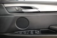 USED 2016 65 BMW X5 2.0 XDRIVE40E SE 5d 242 BHP IN FABULOUS GLACIER SILVER WITH BLACK DAKOTA LEATHER INTERIOR WITH FACTORY EXTRAS OF PANORAMIC SUNROOF, SUN PROTECTION GLAZING, REVERSING ASSIST CAMERA & SURROUND VIEW
