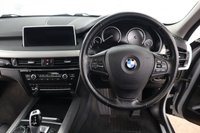 USED 2016 65 BMW X5 2.0 XDRIVE40E SE 5d 242 BHP IN FABULOUS GLACIER SILVER WITH BLACK DAKOTA LEATHER INTERIOR WITH FACTORY EXTRAS OF PANORAMIC SUNROOF, SUN PROTECTION GLAZING, REVERSING ASSIST CAMERA & SURROUND VIEW