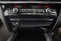 USED 2016 65 BMW X5 2.0 XDRIVE40E SE 5d 242 BHP IN FABULOUS GLACIER SILVER WITH BLACK DAKOTA LEATHER INTERIOR WITH FACTORY EXTRAS OF PANORAMIC SUNROOF, SUN PROTECTION GLAZING, REVERSING ASSIST CAMERA & SURROUND VIEW