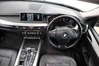 USED 2016 65 BMW X5 2.0 XDRIVE40E SE 5d 242 BHP IN FABULOUS GLACIER SILVER WITH BLACK DAKOTA LEATHER INTERIOR WITH FACTORY EXTRAS OF PANORAMIC SUNROOF, SUN PROTECTION GLAZING, REVERSING ASSIST CAMERA & SURROUND VIEW