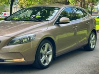 USED 2012 62 VOLVO V40 1.6 T3 SE 5d 148 BHP 