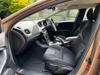 USED 2012 62 VOLVO V40 1.6 T3 SE 5d 148 BHP 