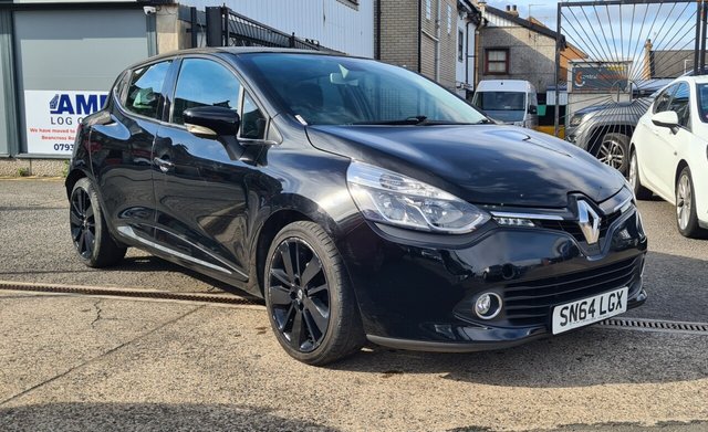 2014 64 RENAULT CLIO 0.9 DYNAMIQUE S MEDIANAV ENERGY TCE S/S 5d 90 BHP REAR PARKING AID +  CRUISE CONTROL +  SAT NAV +  BLUETOOTH +  USB +  AUX +  START ATOP +  17" ALLOYS +  7" TOUCH SCREEN +  DRL +  HILL START ASSIST +  TPMS +