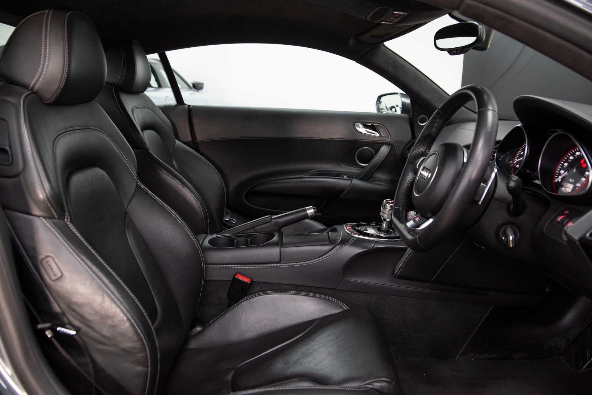 USED 2013 62 AUDI R8 5.2 V10 QUATTRO 