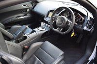 USED 2015 15 AUDI R8 5.2 V10 PLUS QUATTRO 2d 543 BHP 1 OWNER / CARBON SIDEBLADES
