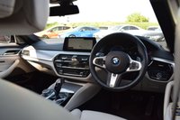USED 2017 67 BMW 5 SERIES 3.0 540I XDRIVE M SPORT TOURING 5d 335 BHP PAN ROOF / ADAPTIVE SUSPENSION