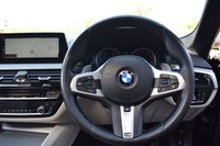 USED 2017 67 BMW 5 SERIES 3.0 540I XDRIVE M SPORT TOURING 5d 335 BHP PAN ROOF / ADAPTIVE SUSPENSION