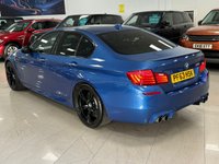 USED 2013 63 BMW M5 4.4 M5 4d 553 BHP AMAZING BMW SERVICE HISTORY + 20" ALLOYS + H/K SYS + SOFT CLOSE!
