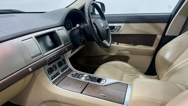 2014 JAGUAR XF - Photo 10
