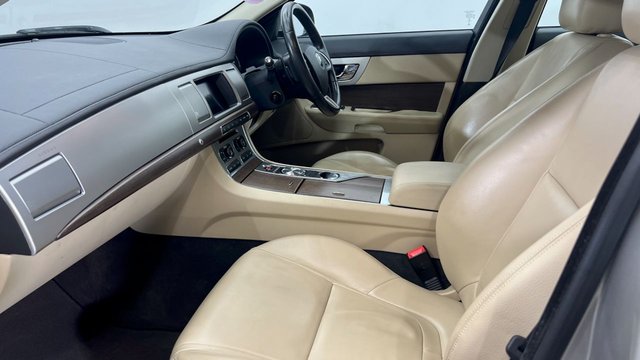 2014 JAGUAR XF - Photo 11