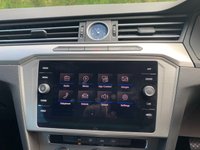 USED 2019 19 VOLKSWAGEN PASSAT 1.5 S TSI EVO DSG 4d 148 BHP 2019 VW PASSAT 'S' TSi EVO 1.5 - DSG-AUTOMATIC - APPLE CAR PLAY - 33,826 MILES ONLY - 3 FORMER KEEPERS - FULL SERVICE HISTORY